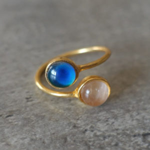 gold handmade mood ring with rose quartz crystal