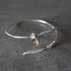 SITE FEATHER 1 Silver feather bracelet with smoked quartz